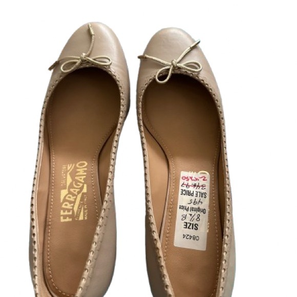 Salvatore Ferragamo Bow Accent Women's Nude Heels - Picture 2 of 6